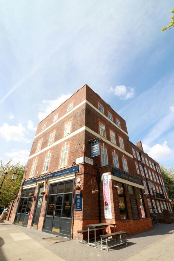Three Falcons Hotell 4*