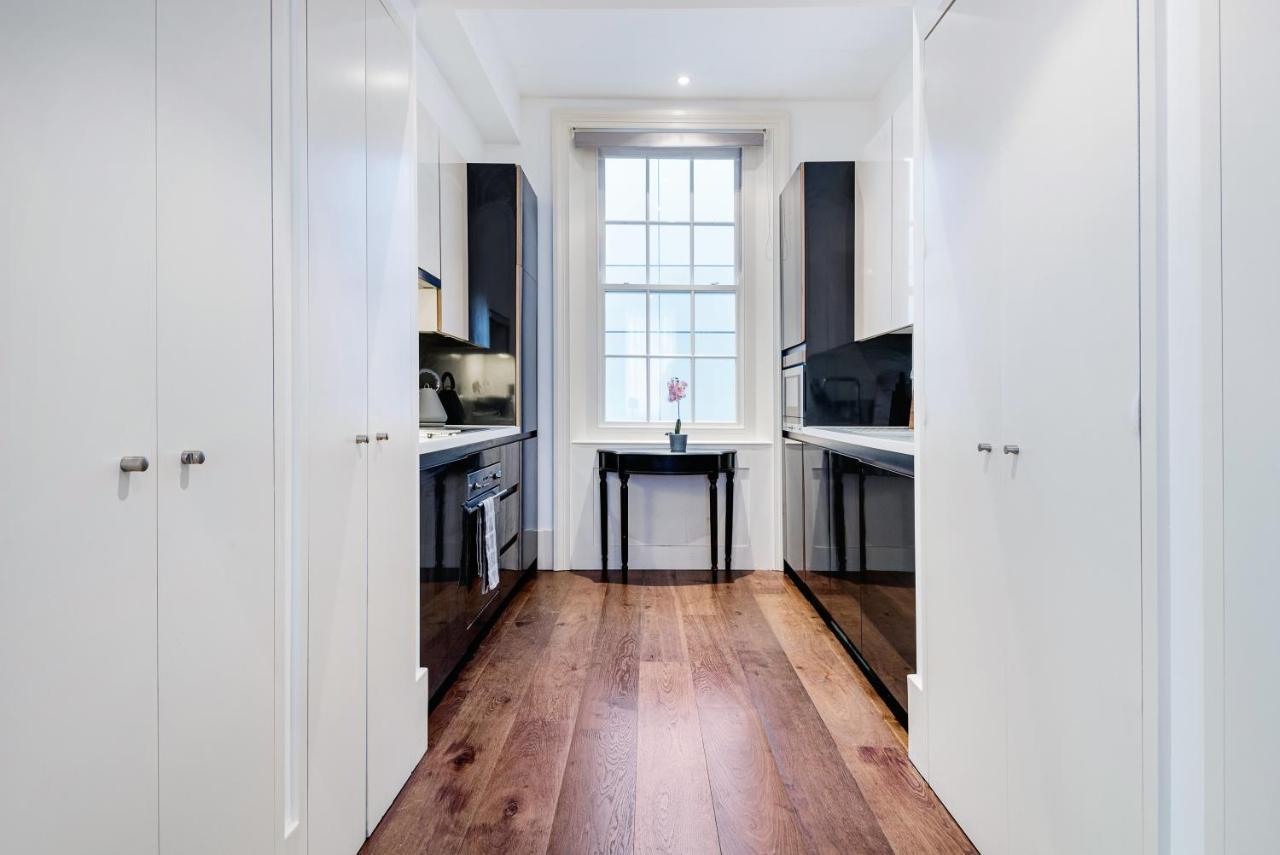 Modern Mayfair Apartment *