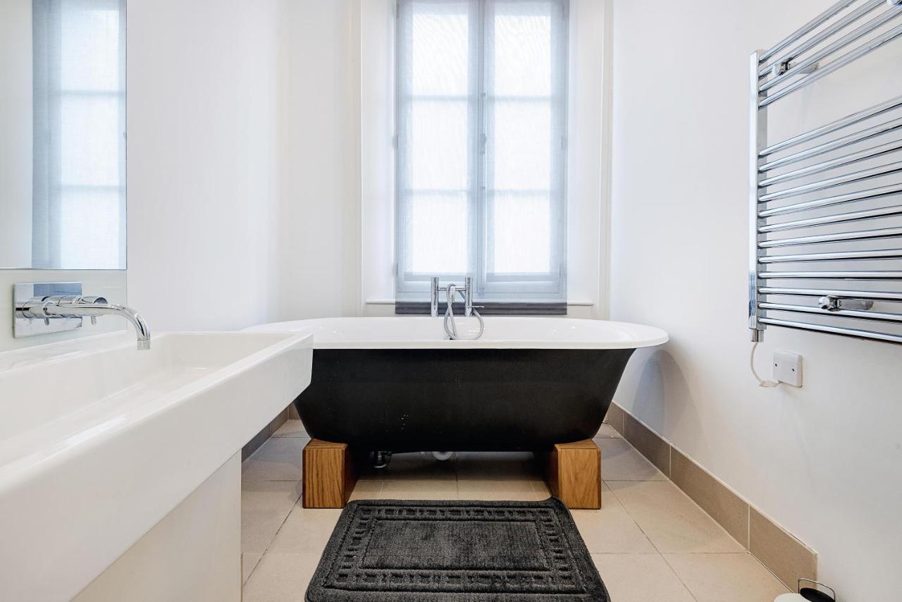 Modern Mayfair Apartment London