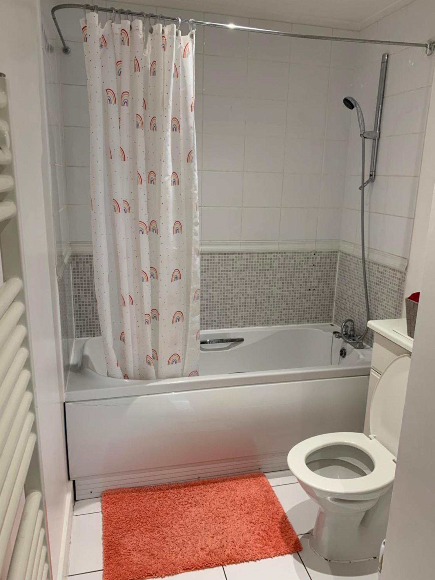 Homestay In Stratford With Private Bathroom And Parking *