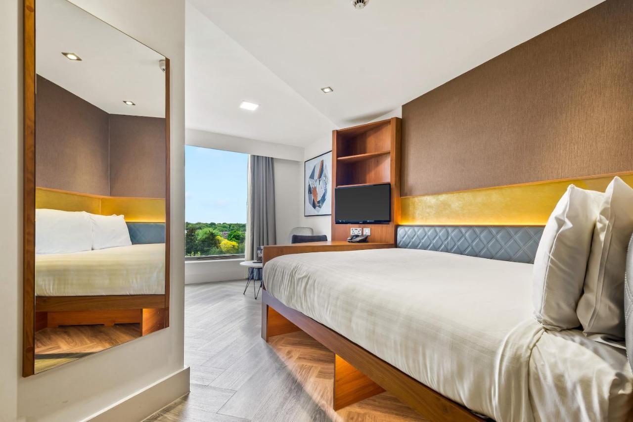 Roomzzz Stratford Apartahotel