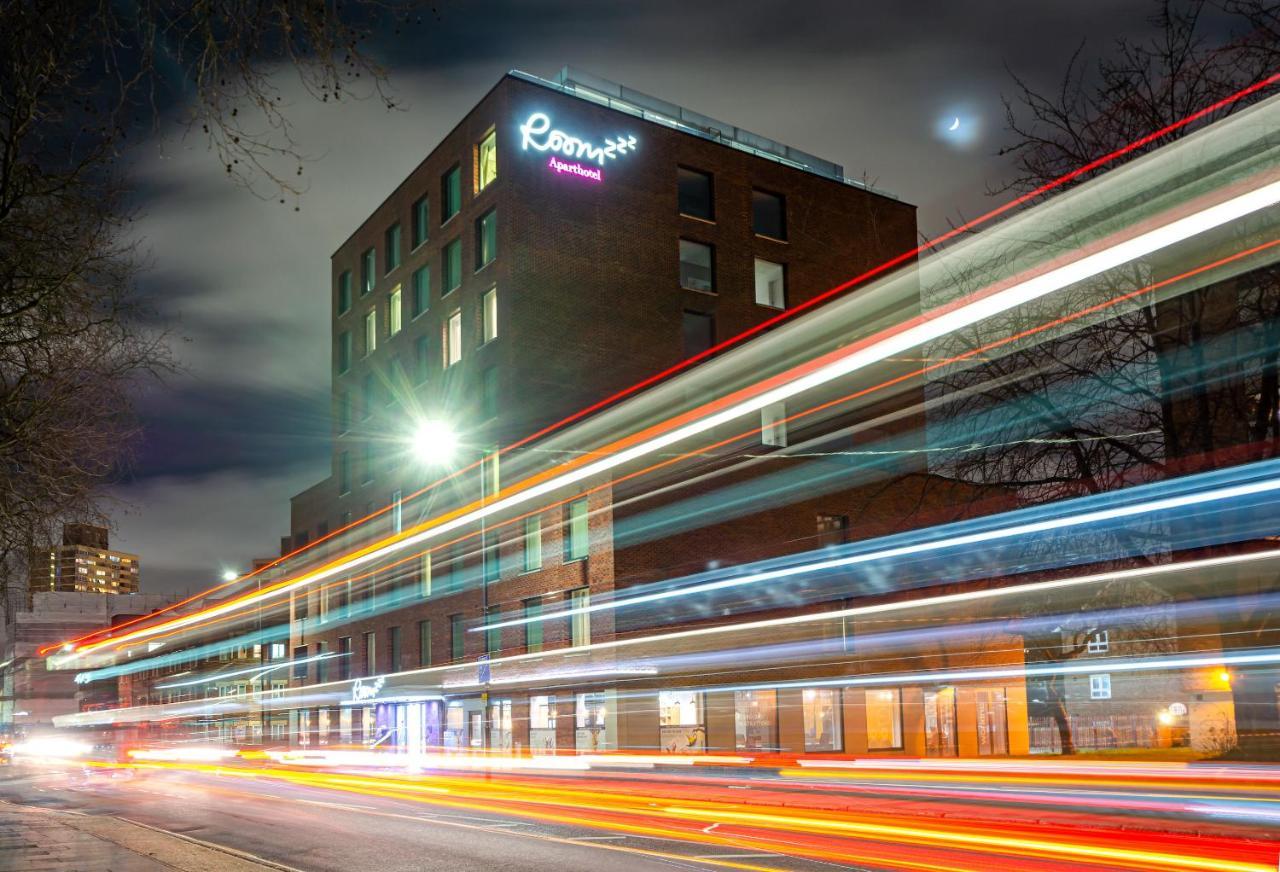 Roomzzz Stratford Apartahotel 4*
