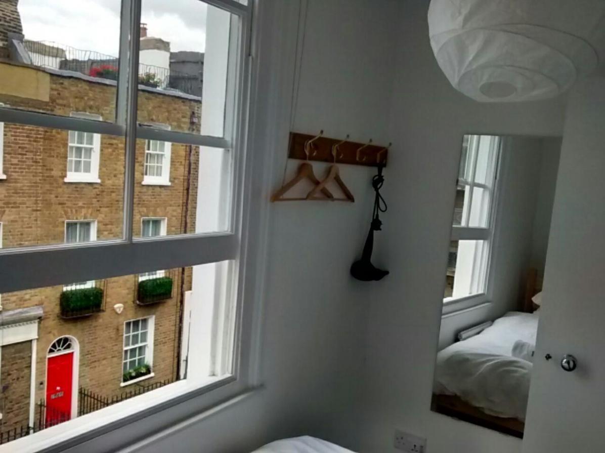 Flat. Georgian Terrace. Bright. London