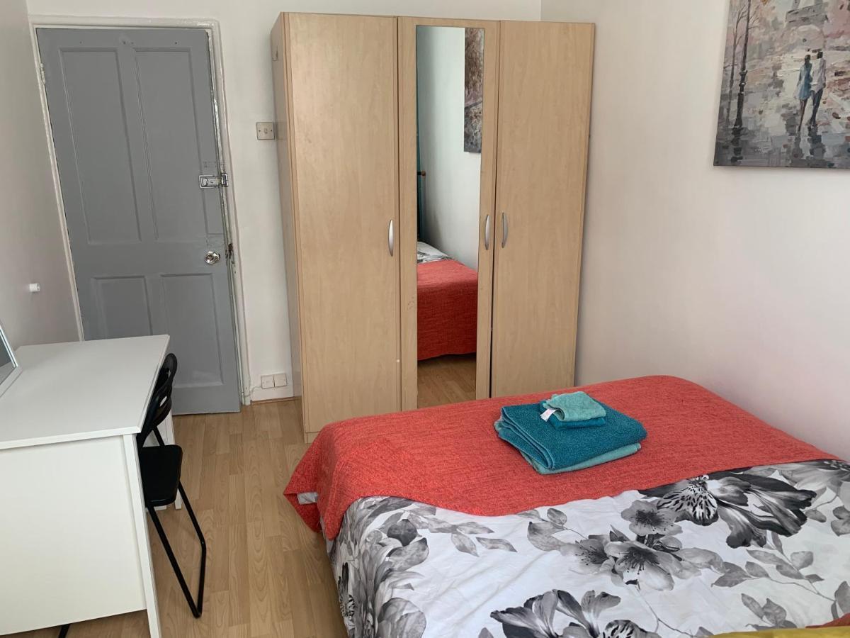Stunning 3 Bedroom Flat In Stockwell *