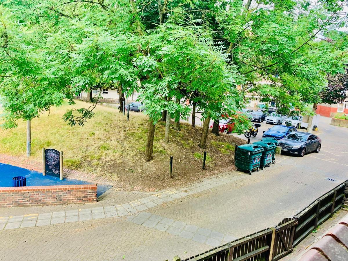 Stunning 3 Bedroom Flat In Stockwell
