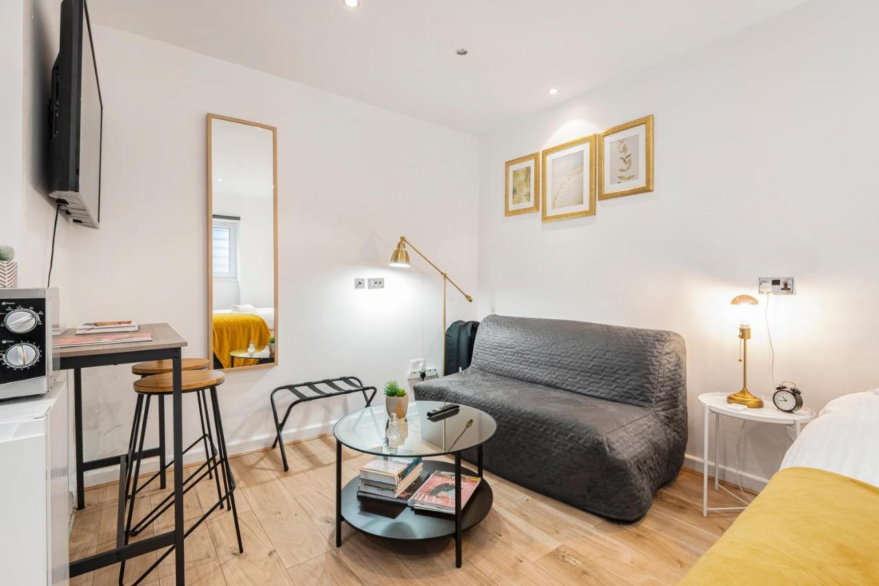 Beautiful Hyde Park Studio Flat *