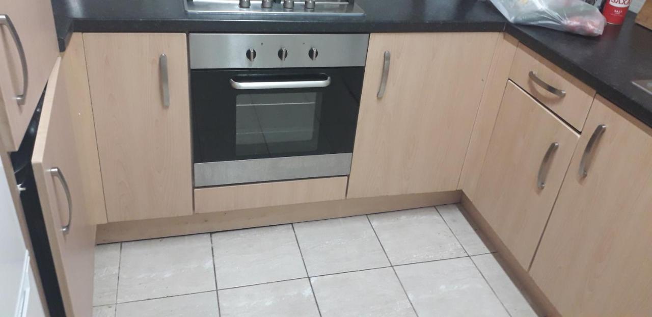 7, Cranehouse Brangbourne Road One Big Double Available On Reasonable Price, Shared Flat Leilighet London