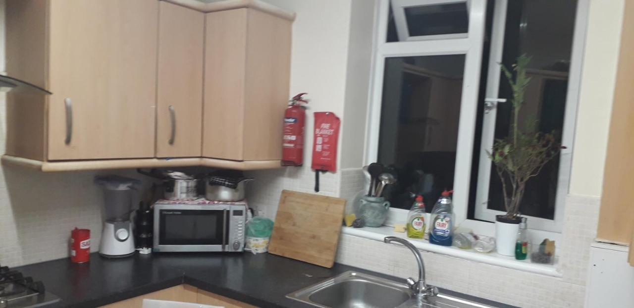 7, Cranehouse Brangbourne Road One Big Double Available On Reasonable Price, Shared Flat Leilighet London