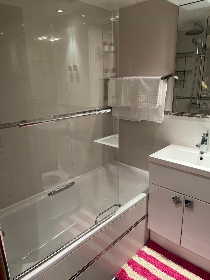 Stunning 1 Bedroom In Stunning Location - Mayfair Area Apartment *
