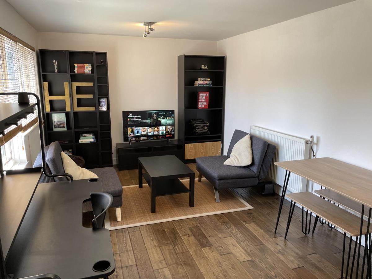 Appartement Beautiful Right Off Of Broadway Market Londen
