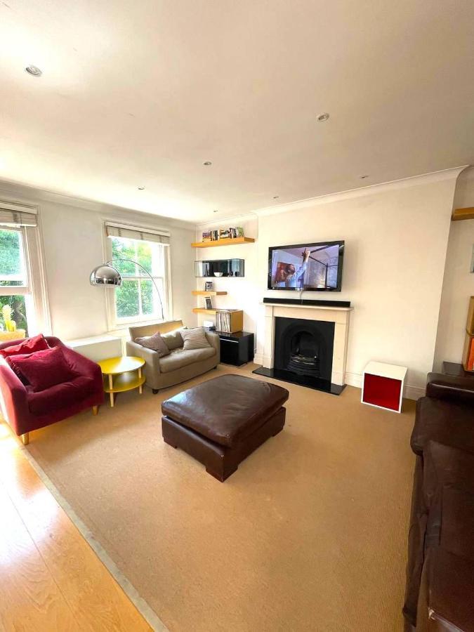 Sunny 2 Bedroom, 2 Bathroom In Apartment