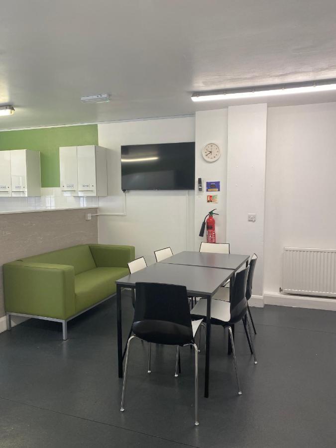 Charming For Students Only, Cricklewood Lane - Sk Pensión *