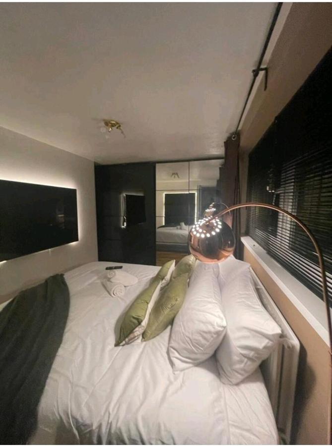 Privat overnatting R3 Superking Sized Bed & 75