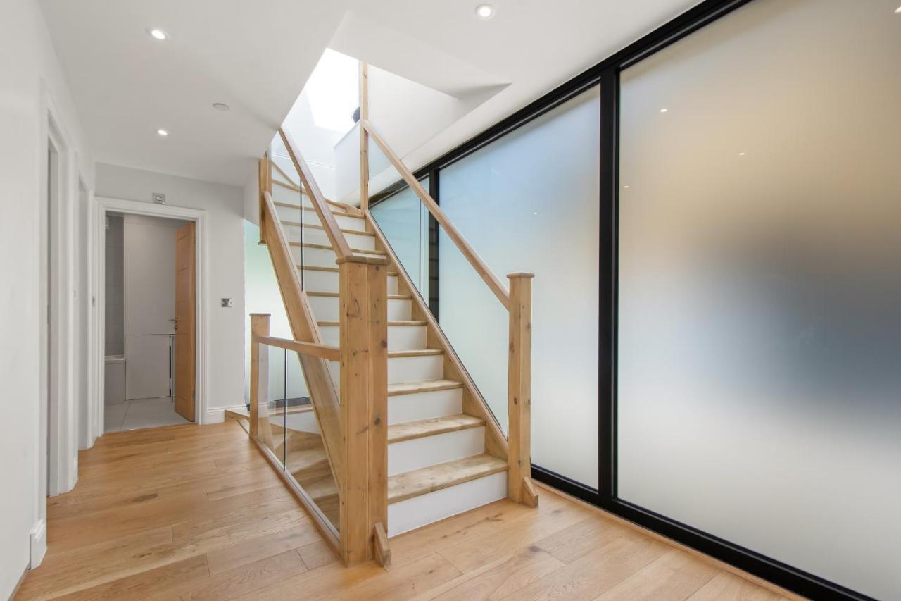 Mysquare Dalston Three Bed Londen
