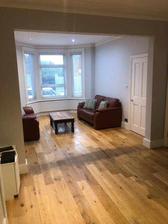 Great 4 Bedroom In Tooting * Londres