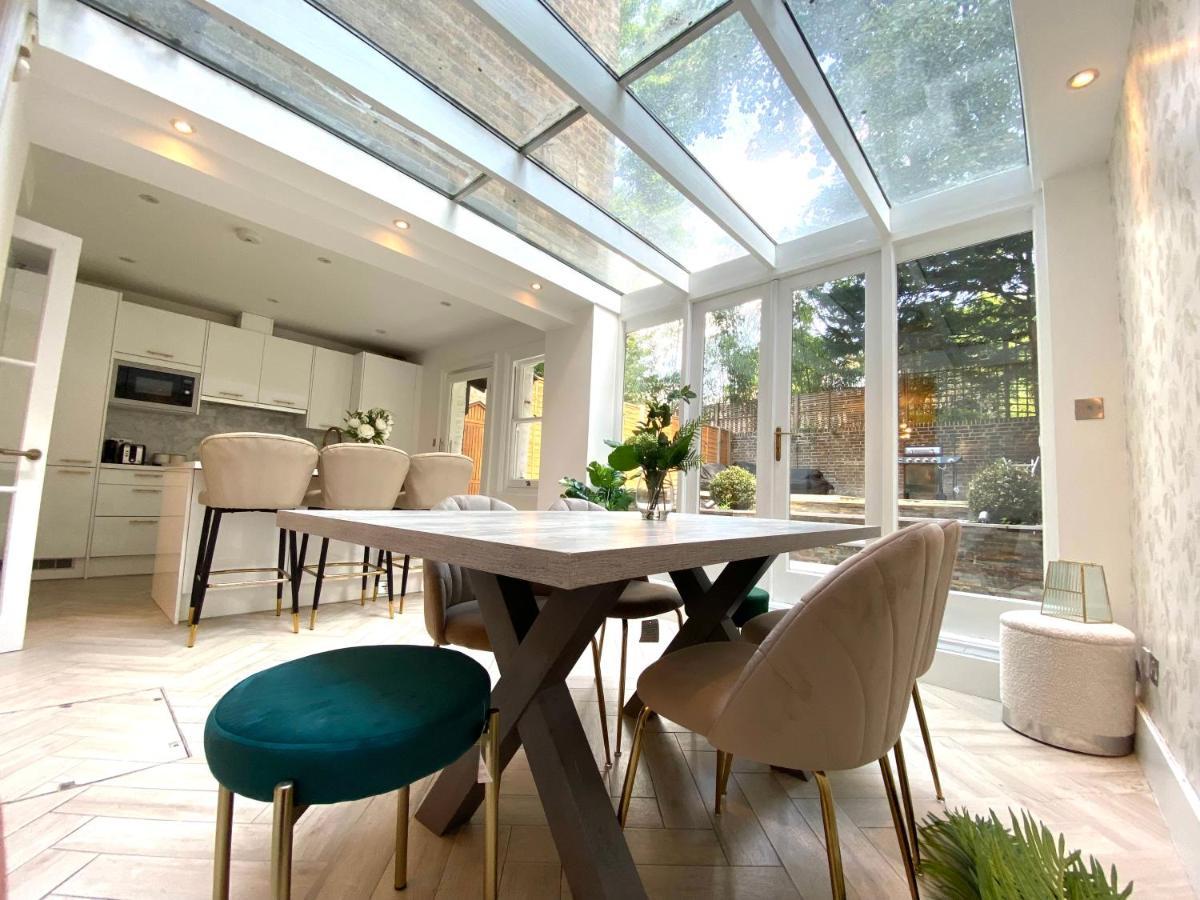Modern Luxurious 3 Bed Flat With Private Garden & Bbq London