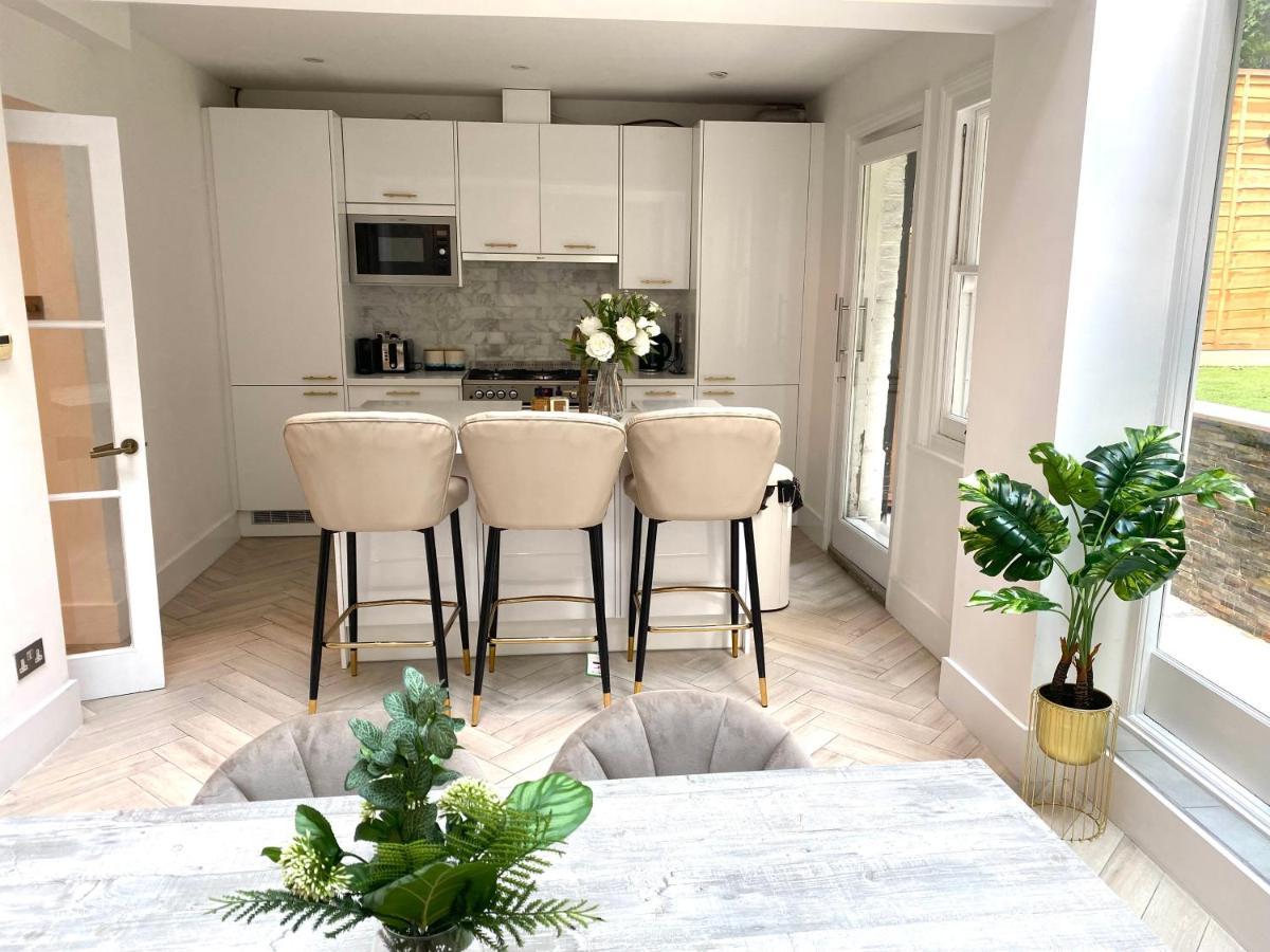 Modern Luxurious 3 Bed Flat With Private Garden & Bbq Apartment