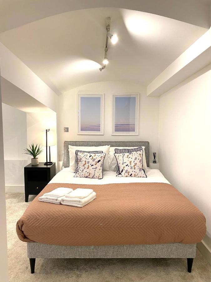 Apartment Modern Luxurious 3 Bed Flat With Private Garden & Bbq *