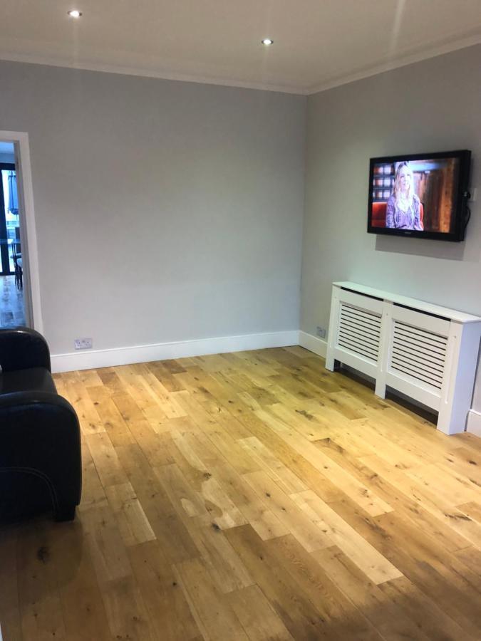 Great 4 Bedroom In Tooting Londres