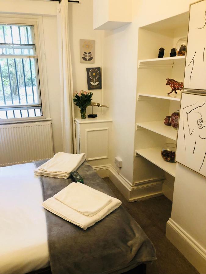 2 Bedroom Close To Camden Town Apartment *