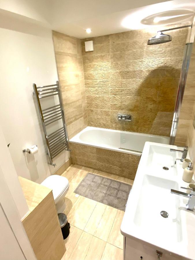 Modern Luxurious 3 Bed Flat With Private Garden & Bbq Apartment *
