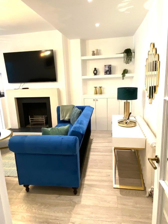 Modern Luxurious 3 Bed Flat With Private Garden & Bbq Apartment London