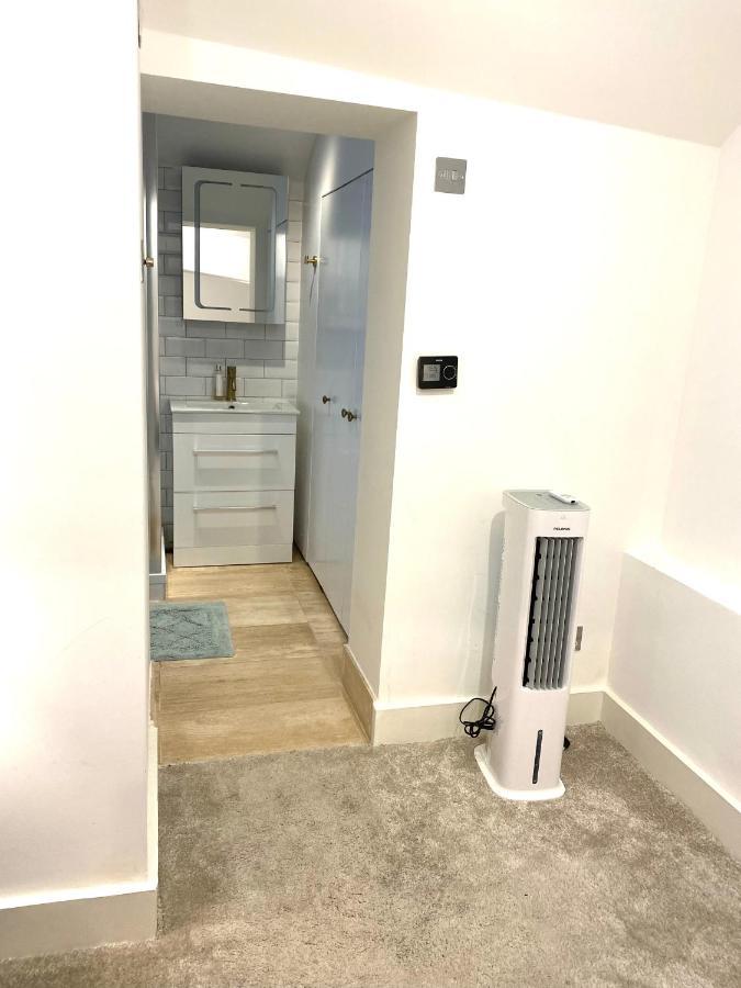 Apartment Modern Luxurious 3 Bed Flat With Private Garden & Bbq *