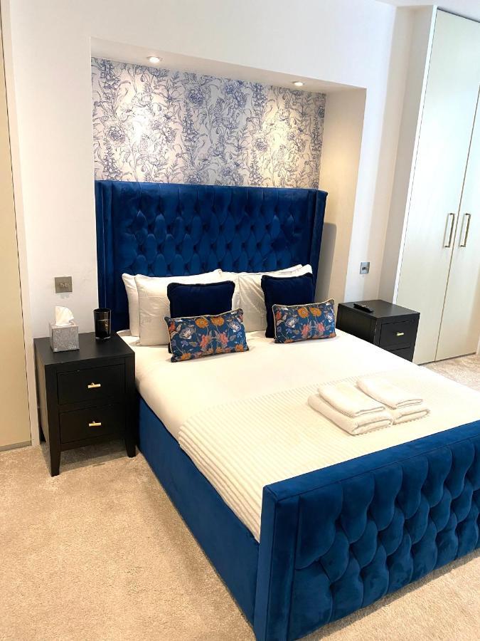 Modern Luxurious 3 Bed Flat With Private Garden & Bbq Apartment London
