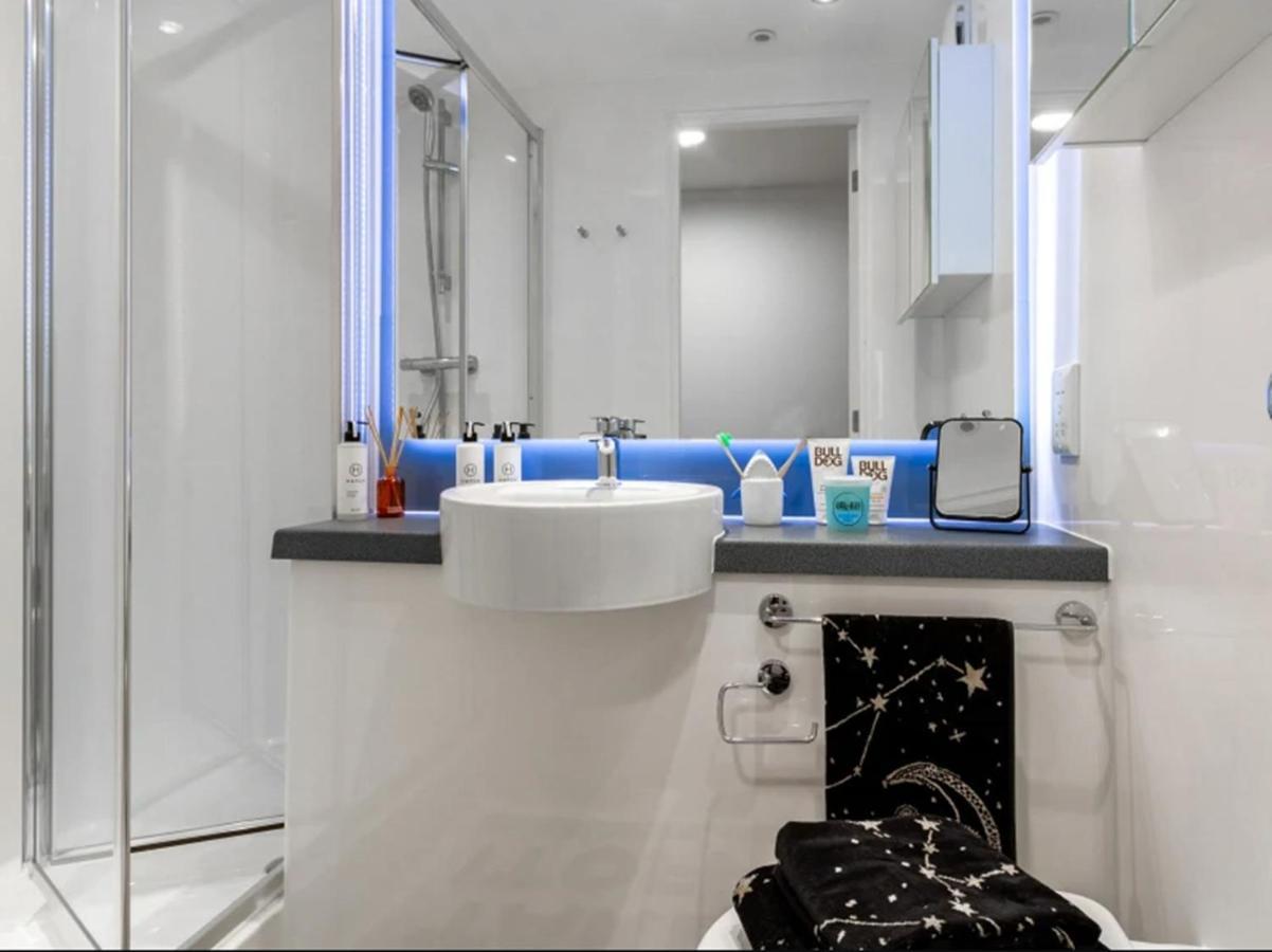 Modern Rooms In Wembley, Sk * London