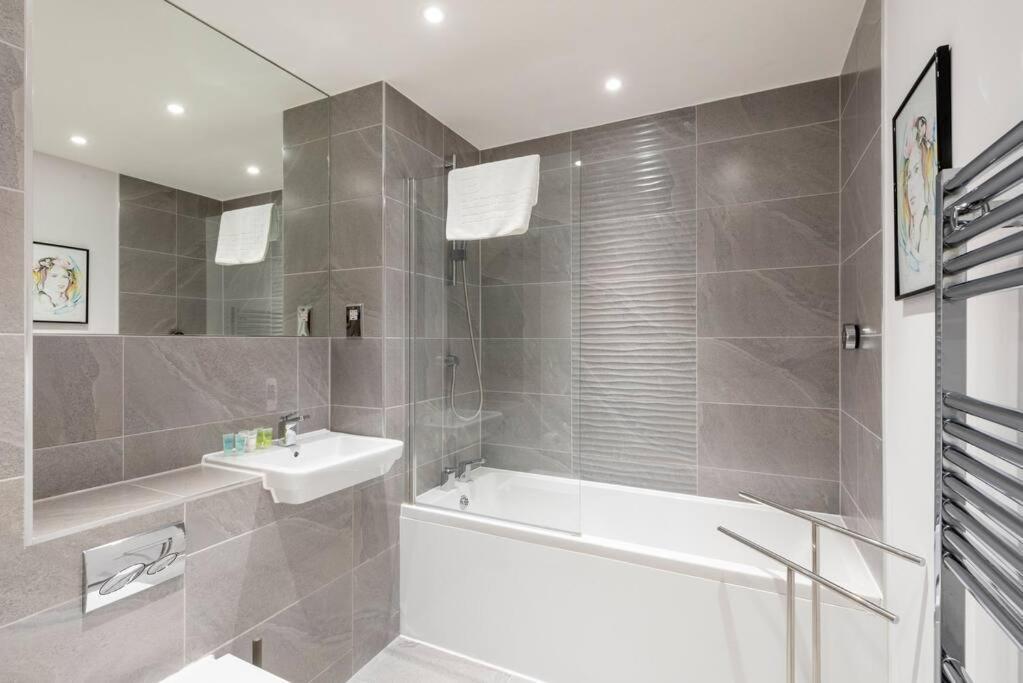 Apartamento Stylish 2 Bed 2 Bath In Highgate & Free Parking *