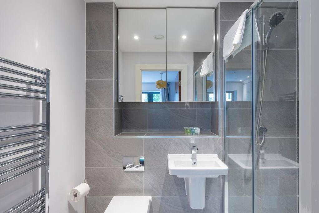 Stylish 2 Bed 2 Bath In Highgate & Free Parking Apartamento Londres