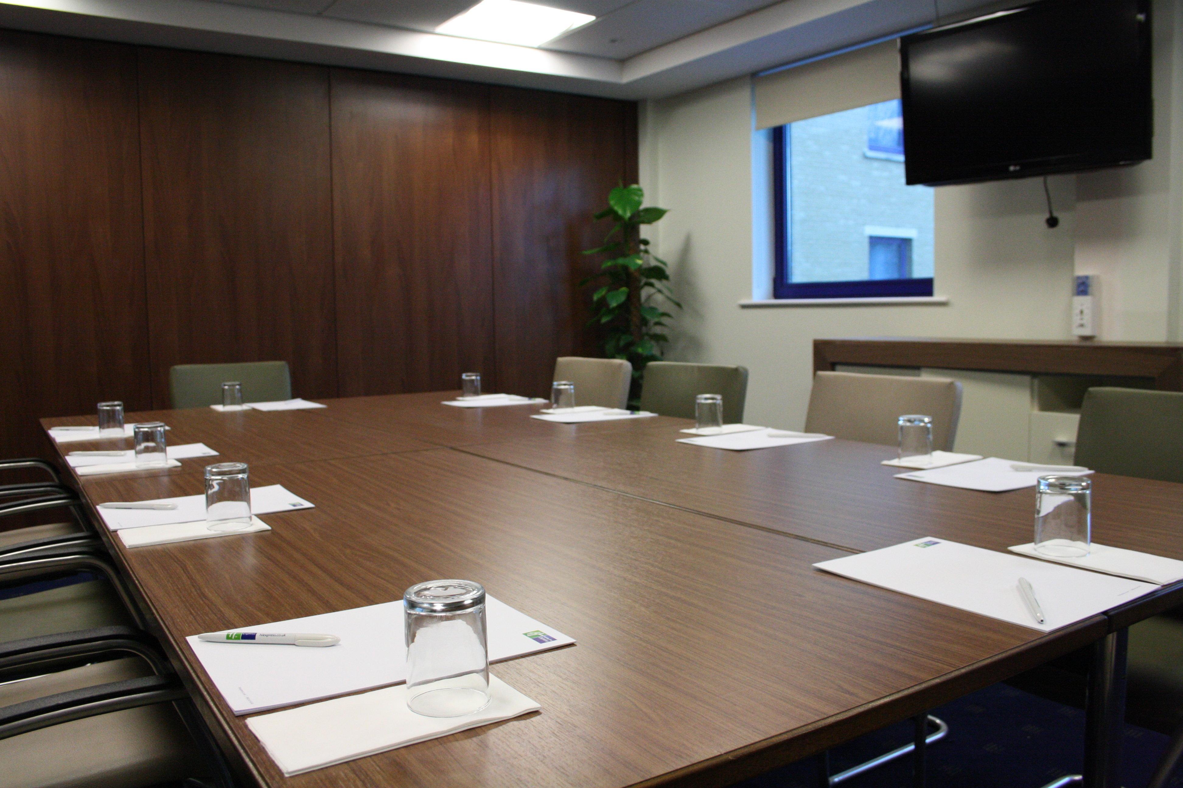 Hotel Express Stratford By Ihg 3*