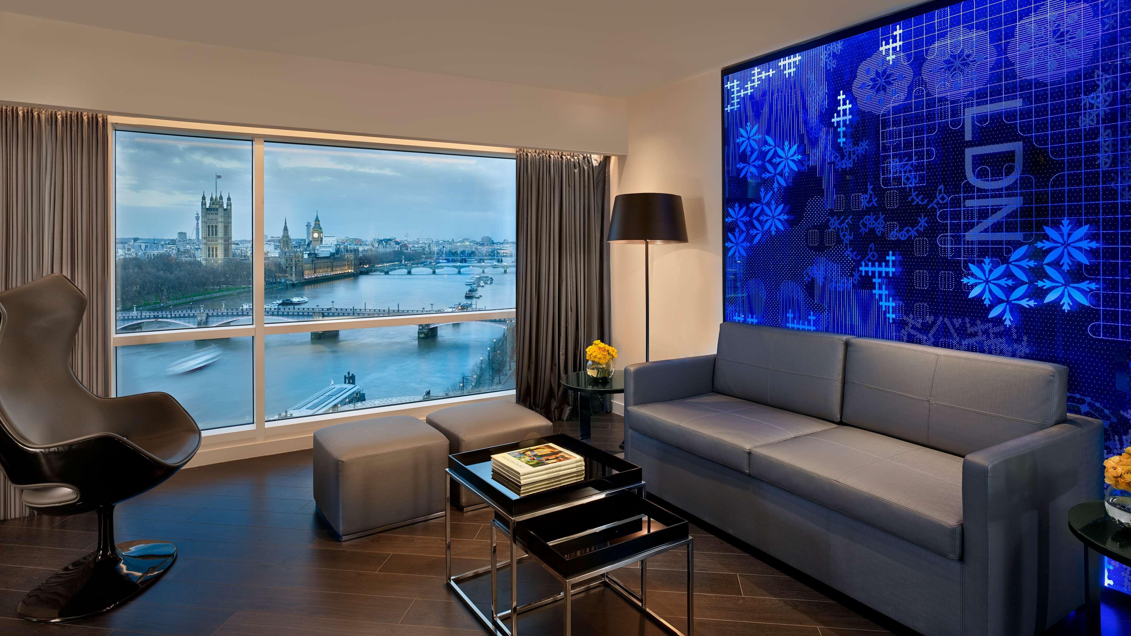 Park Plaza Riverbank 4*