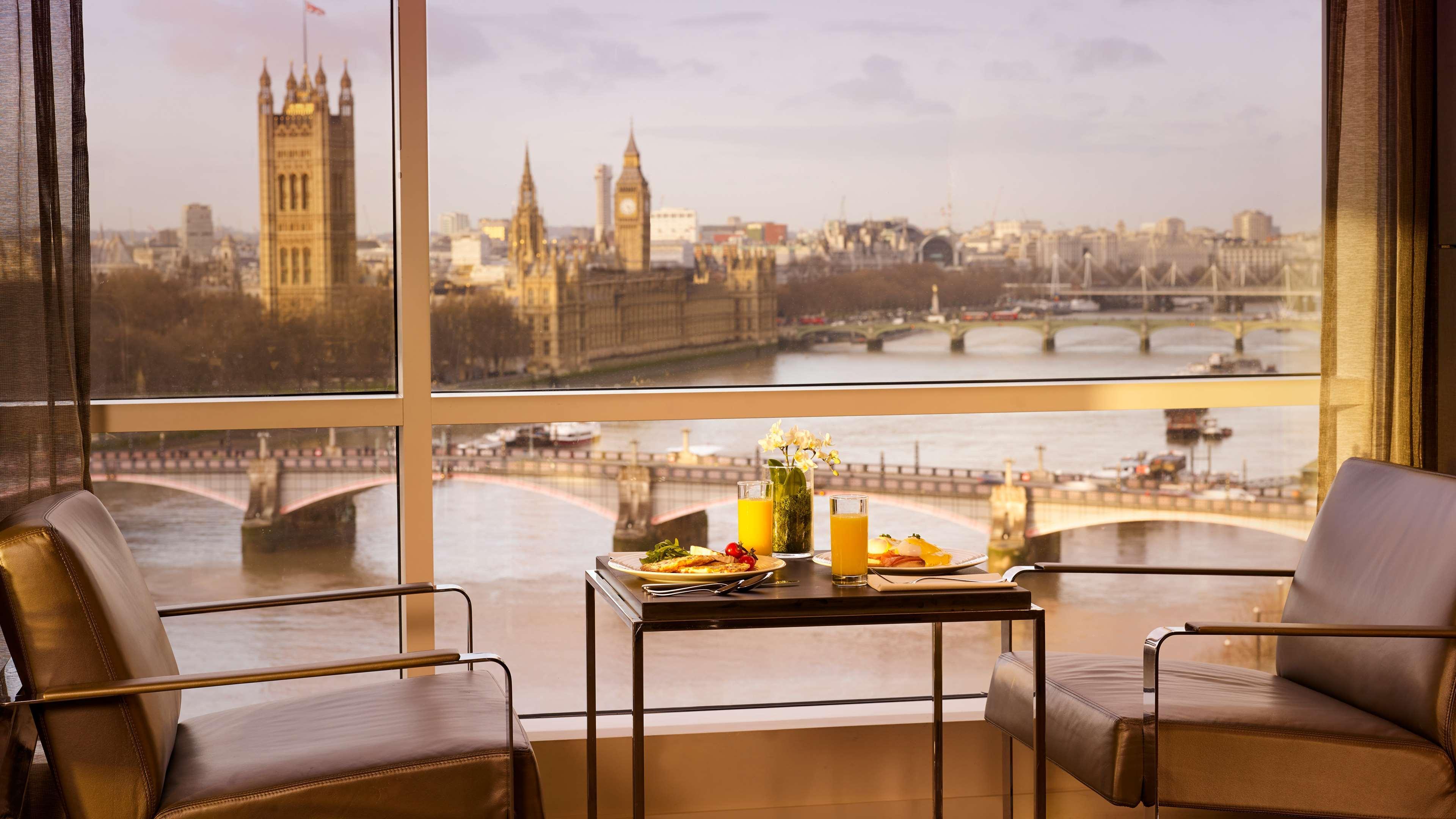 Park Plaza Riverbank 4*