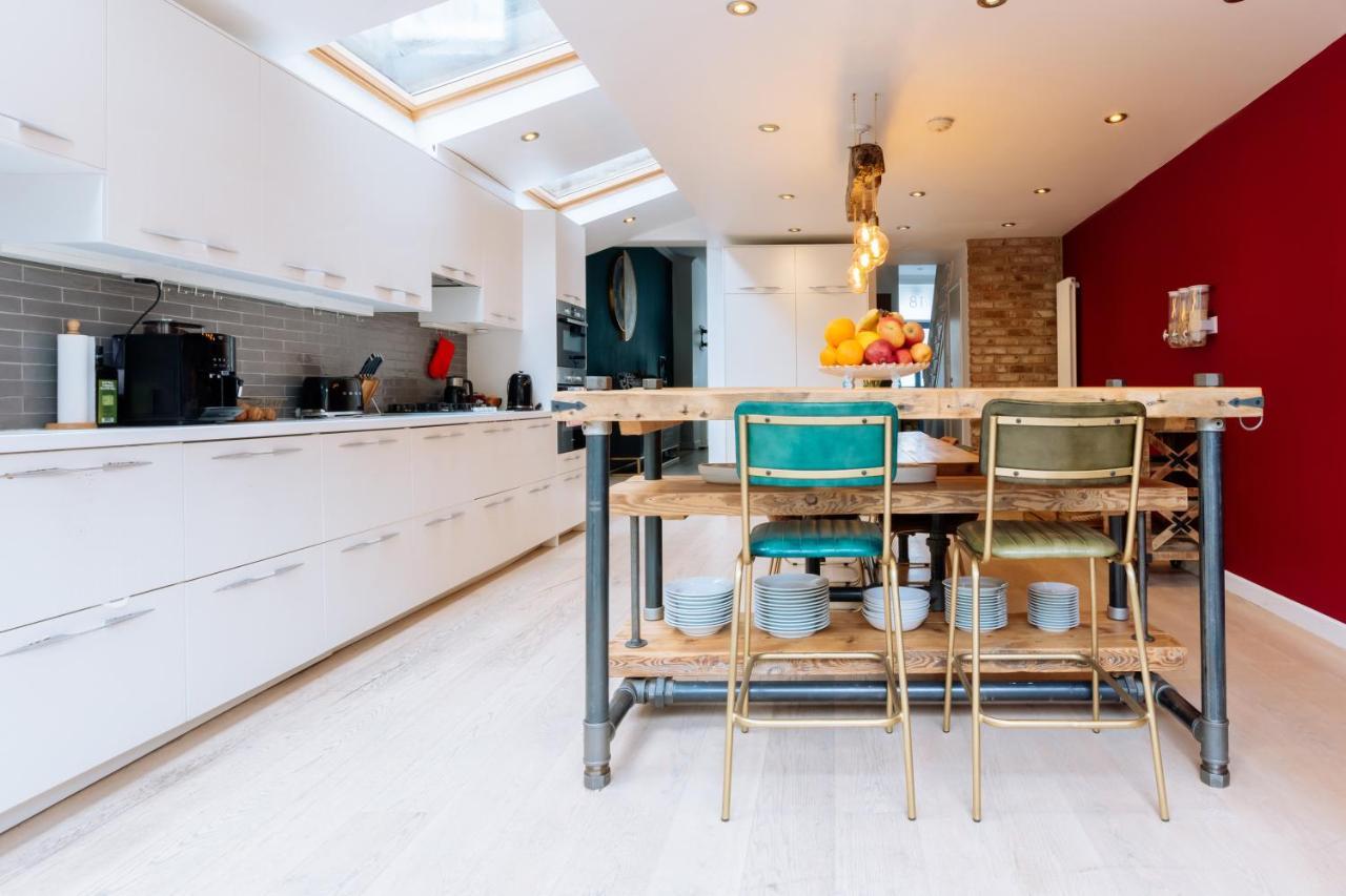 Luxury And Bright Bedrooms In Queens Park London