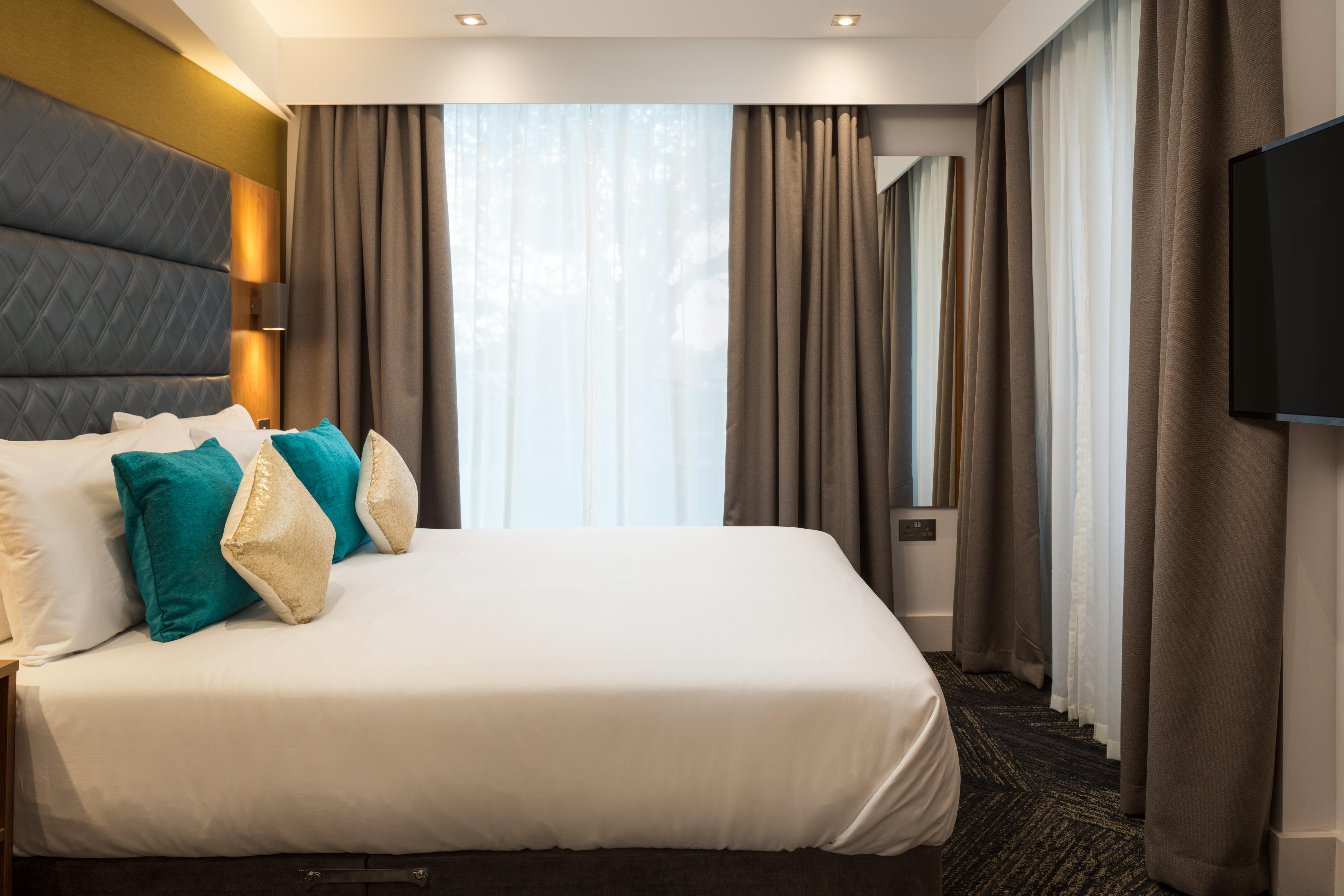 Roomzzz Stratford Apartahotel