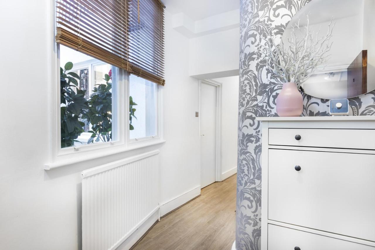 Two Bedroom In Central With Large Terrace Apartment
