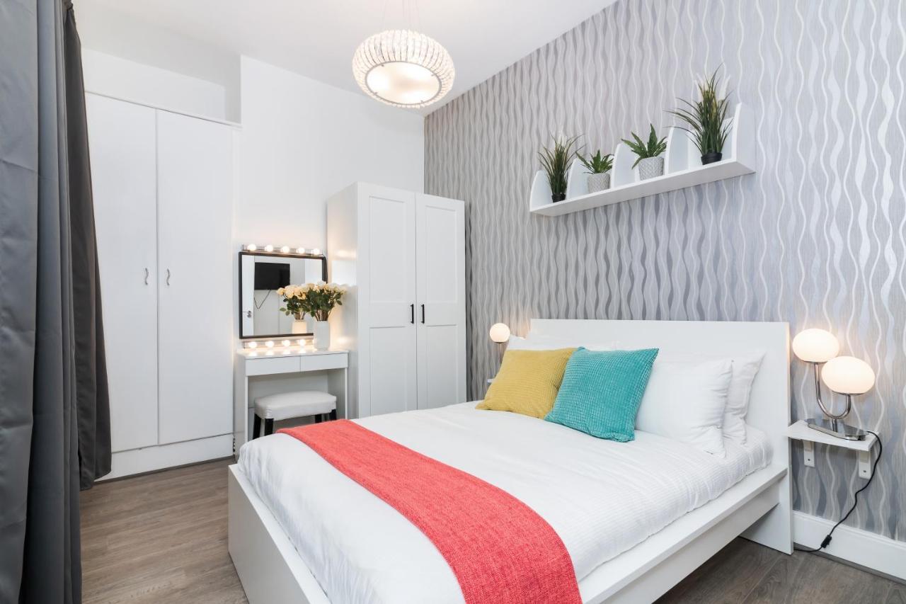 Two Bedroom In Central With Large Terrace Apartment *