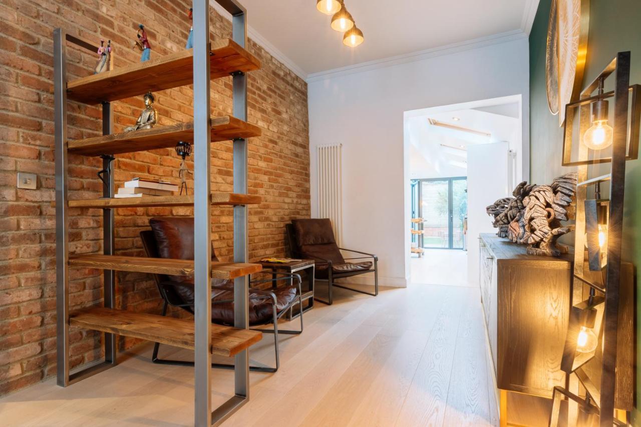 Luxury And Bright Bedrooms In Queens Park London