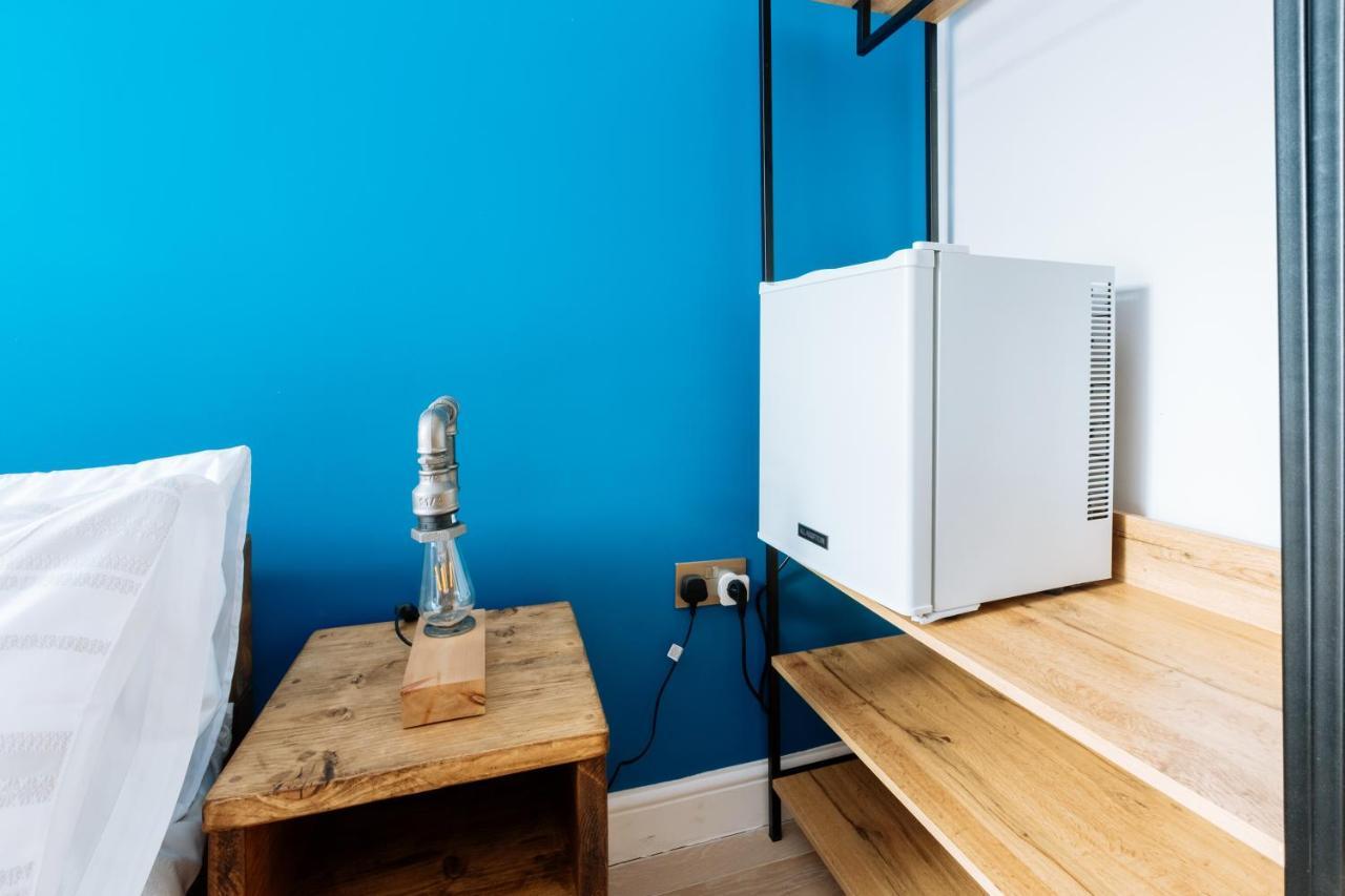 Luxury And Bright Bedrooms In Queens Park London