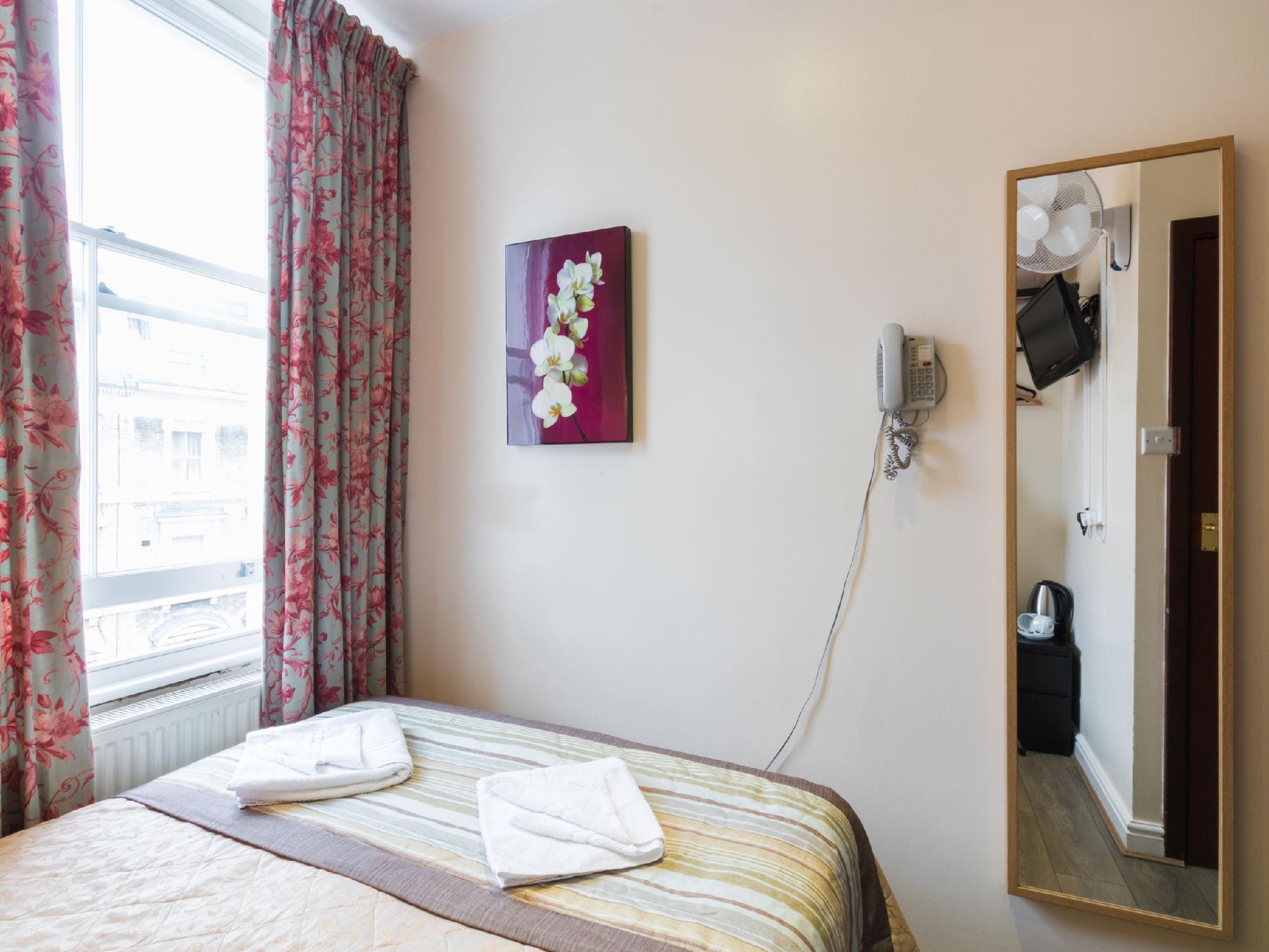 Notting Hill Gate 3* London