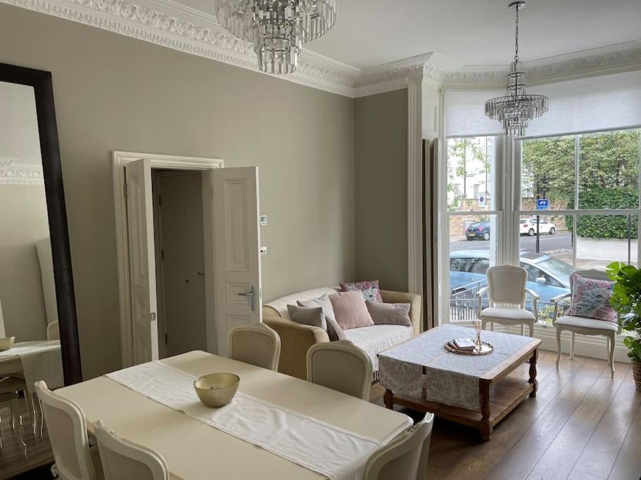 Leilighet Stylish 3-bedroom Flat In Kensington London
