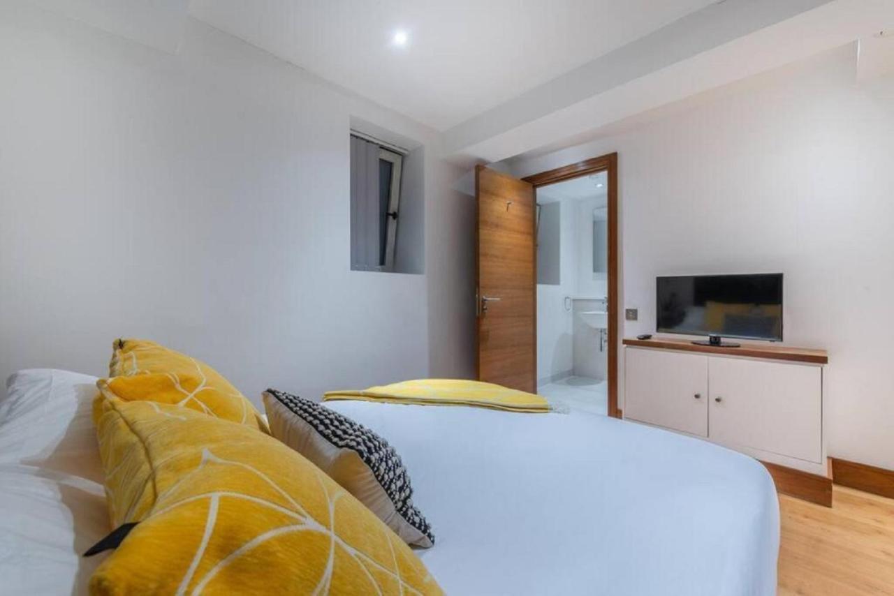- Tower Hill - Centre By Prime N-13 * London