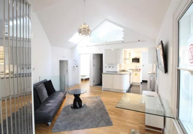 Apartment Beautiful 1 Bedroom Penthouse Flat London