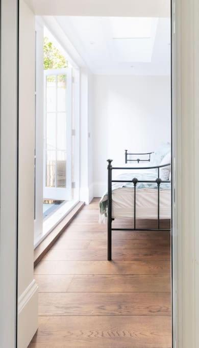 Stylish 3-bedroom Flat In Kensington Leilighet London