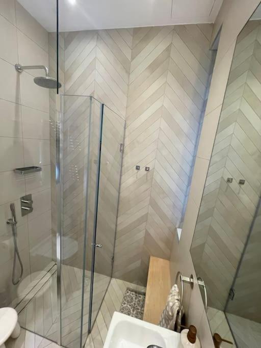 Leilighet Stylish 3-bedroom Flat In Kensington *