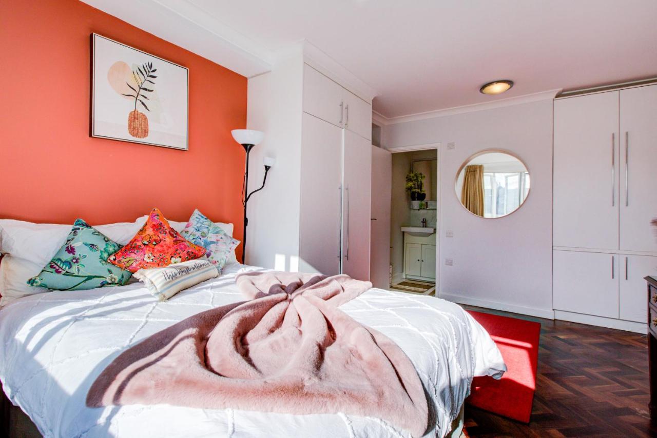 Apartment 3-bedroom, 3-baths In Super Posh Marylebone, Central London, W1 *