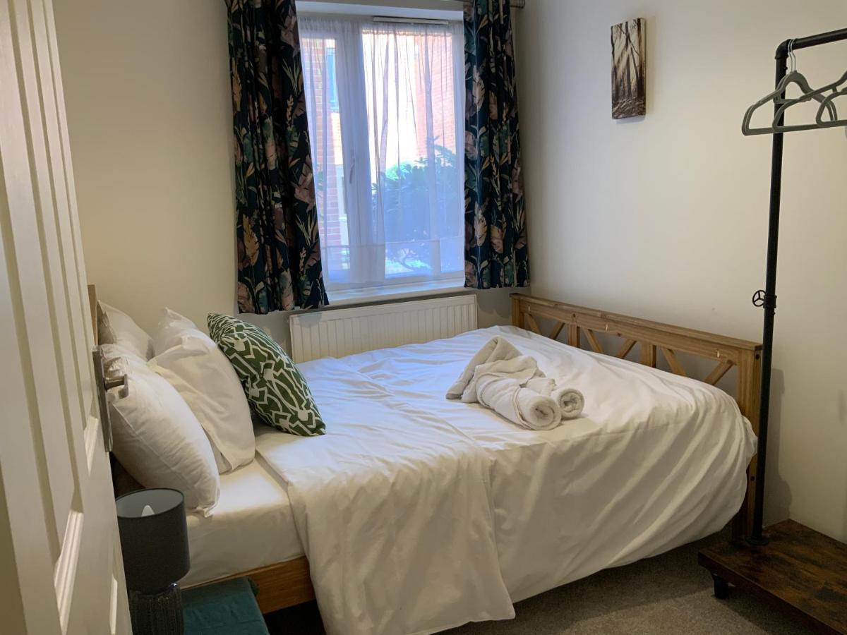 2 Bedroom Near Southfields * Londen