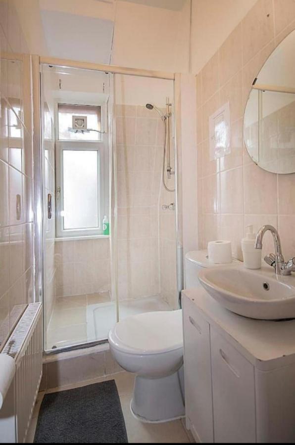 Bright Double Bedroom Vandrerhjem