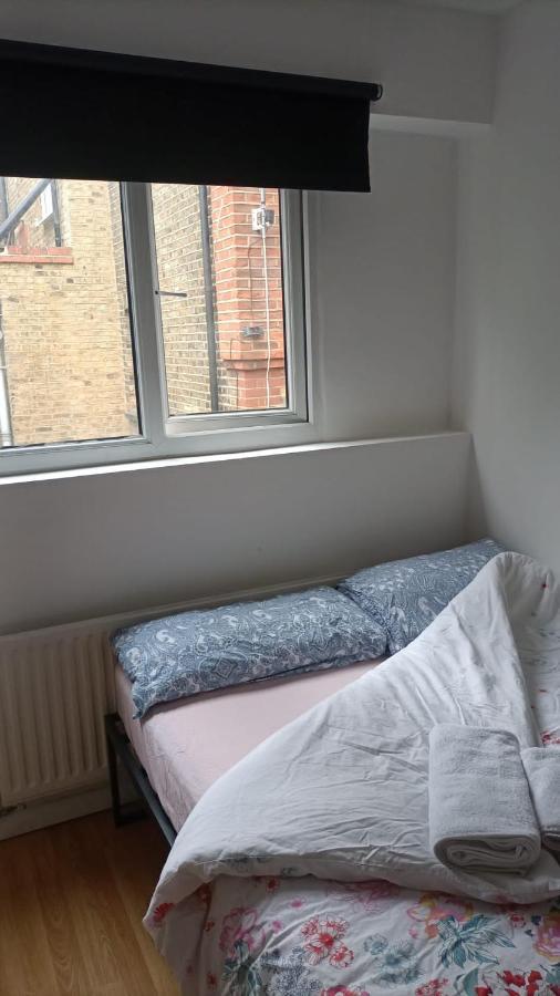 Vandrerhjem Bright Double Bedroom London